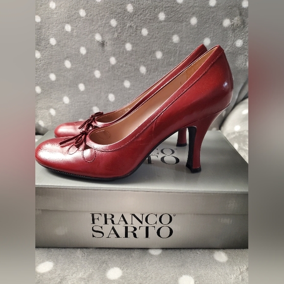 Franko Sarto - Cherry Red Almond Toe pumps - Picture 5 of 13